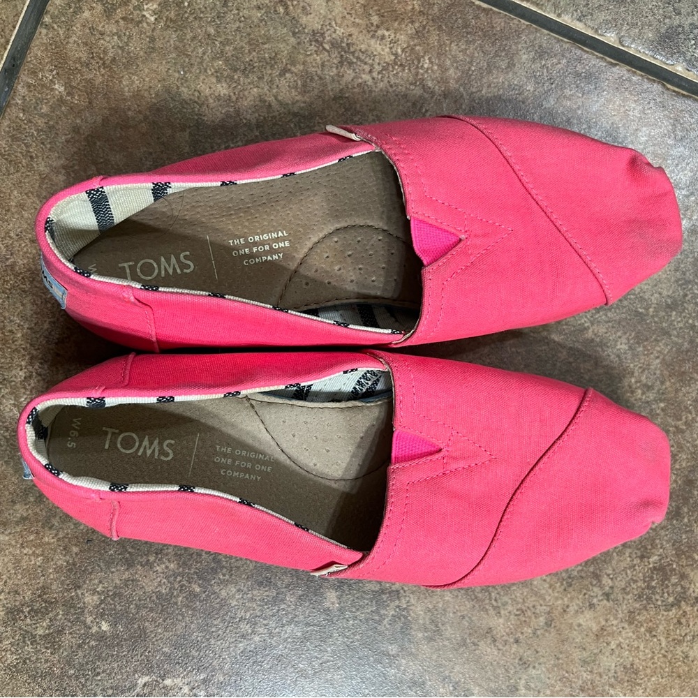 TOMS Women's Vibrant Pink Flats